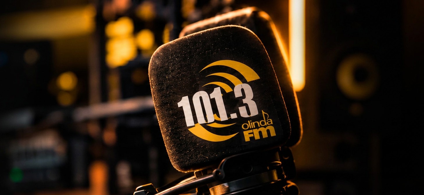 Microfone da Olinda FM em estúdio